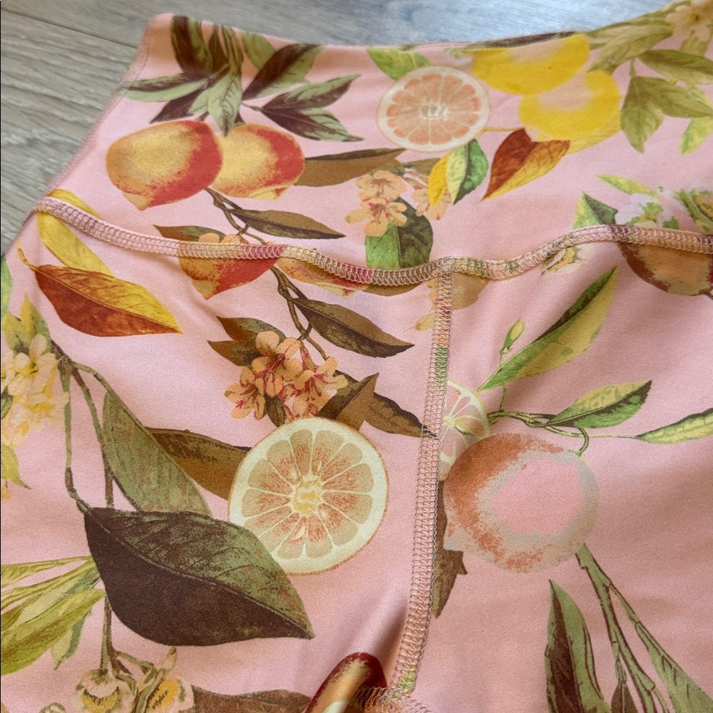 Floral/Lemon Beyond Yoga Leggings - Picture 2 of 3